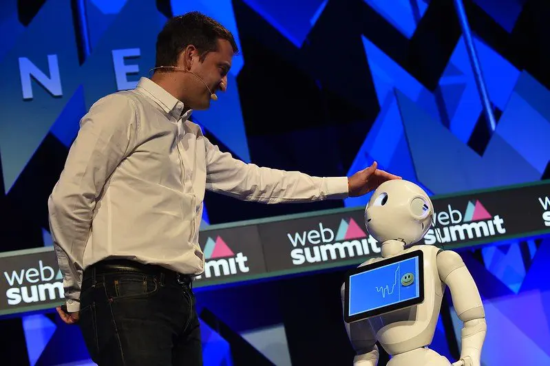 robot pepper en animation durant le websummit day