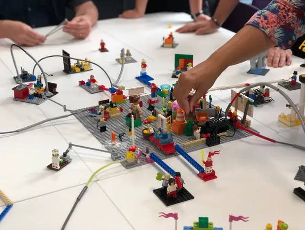 Team building LEGO® à Paris, jeu de construction entre collègues