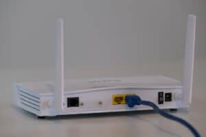 routeur avec un câble Ethernet