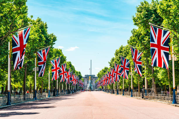 L’Élysée et Buckingham Palace Unis : La visite du roi Charles III en France crée l’événement