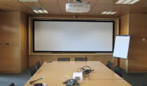 écran salle de réunion
